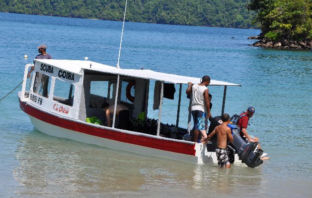 Boteros y operadores viven de los paquetes turísticos. / José Manuel Adames Restricciones para ingresar a isla Coiba afectan turismo