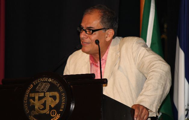 Carlos Cortés (Guatemala), autor de “Mojiganga”.