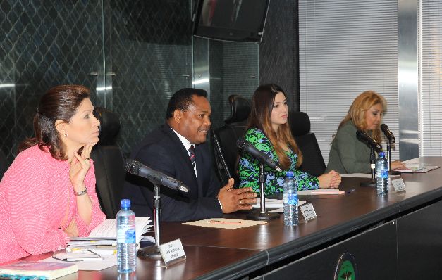 Ana Matilde Gómez, Héctor Valdés y Katleen Levy fueron los jueces. / Cortesía Una Corte sin credibilidad es golpeada por otra crisis