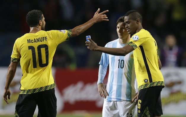 DeShorn Brown no desaprovechó el momento para guardar para la eternidad su momento con Messi.