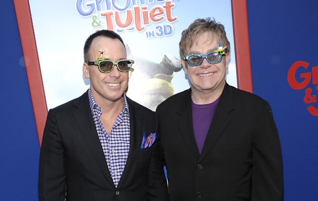 Elton John y su pareja David Furnish. Tienen dos hijos.