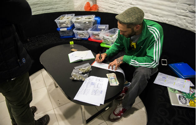 Deben realizar trámites legales. Foto/ AP