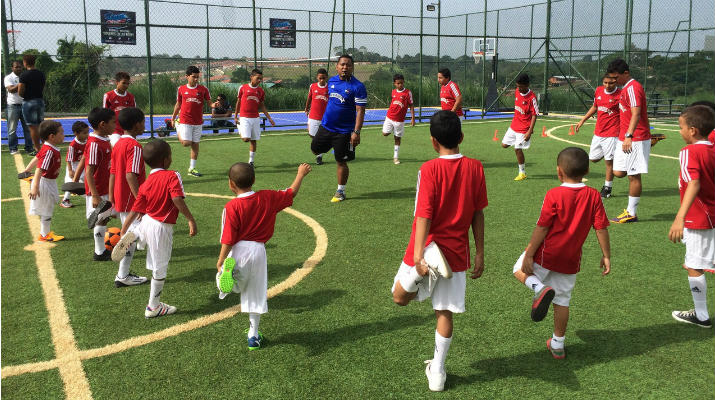 Los chicos reciben el asesoramiento debido de parte de instructores certificados. / Foto: Cortesía