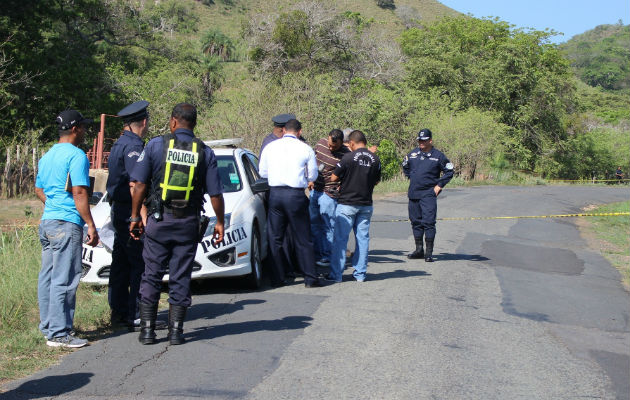 La víctima fue encontrada en un camino desolado. Se desconoce su identidad. / Foto: Thays Domínguez