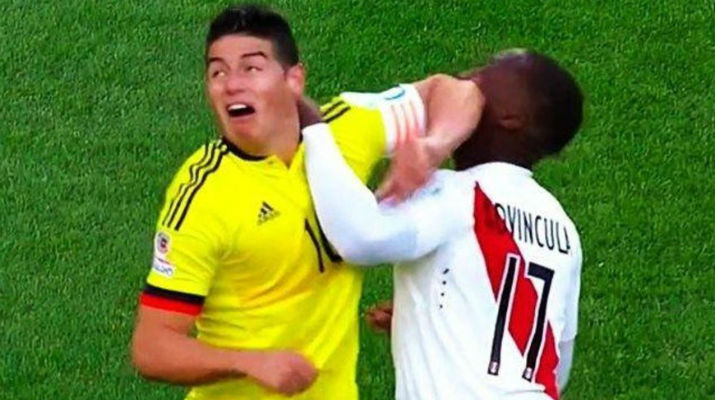 James y el codazo que el árbitro no vio.