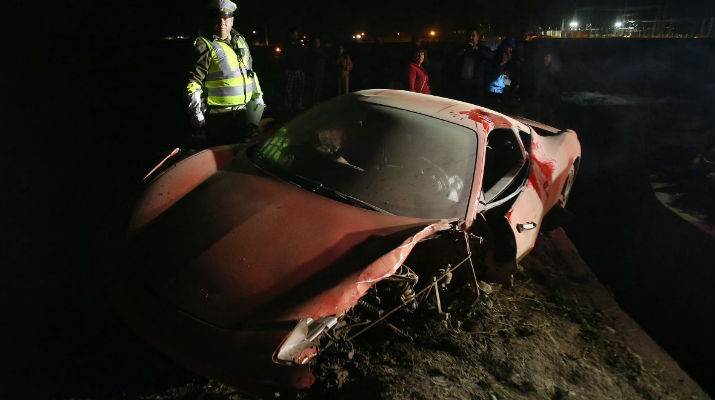 Así quedó el auto después del accidente. / Foto: EFE