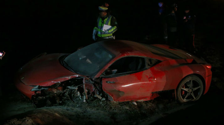 Así quedó el auto después del accidente. / Foto: EFE