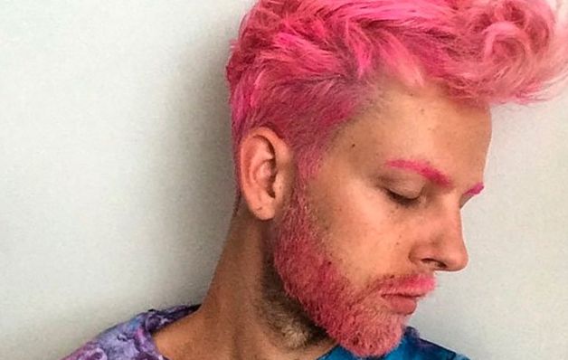 Una moda quizás no para todos los gustos. / Archivo Hombres 'merman', moda colorida en redes