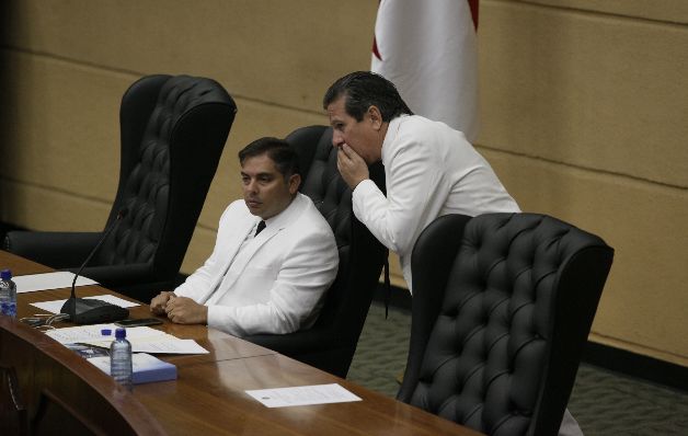 Adolfo Valderrama sostuvo que la imagen de la Asamblea cambió. / Víctor Arosemena Presidente incumple con la convocatoria a constituyente