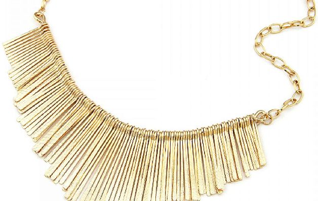 También está presente en los collares. El dorado vuelve a iluminar