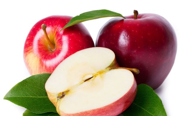 Rica en fibra, vitamina A y C, hierro, calcio, magnesio, potasio y flavonoides, la manzana acelera la pérdida de peso, además ayuda a prevenir enfermedades degenerativas. Los estudios con animales han constatado que la pectina y los polifenoles (quercetina y flavonoides, antioxidantes que se encuentran sobre todo en la piel de la manzana) mejoran el nivel de metabolismo de los lípidos. Tostadas de chutney de manzana, cebolla morada, culantro sobre queso feta