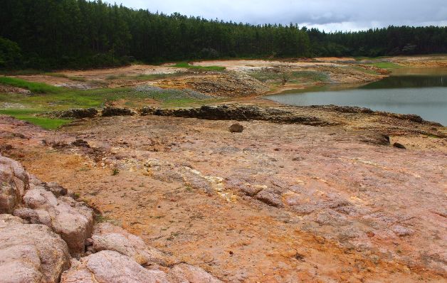Vista actual del lago de La Yeguada, luego de la fuerte estación seca. La laguna de La Yeguada presenta un nivel crítico