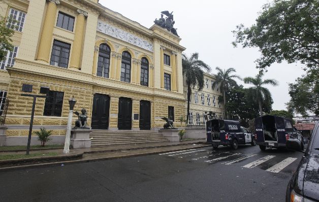 Investigación: Egresados del “Nido de Águilas” exigieron a las autoridades una investigación que desenmascare y castigue a los autores intelectuales del ataque a un docente, a quienes catalogaron de “ajenos” al colegio, y solicitaron seguir promoviendo los ideales.