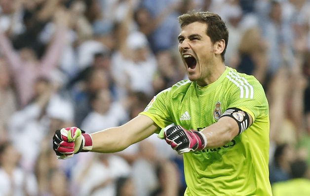 Iker Casillas durante un partido ante el Barcelona el año pasado. / EFE El llanto de una leyenda