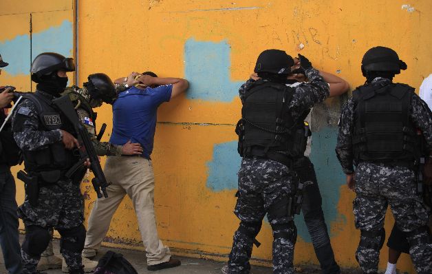Colocarán cámaras en uniformes y en autos de la policía. / Archivo Tasa de asesinatos contrasta con aumento de la violencia