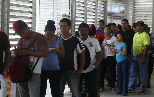 La demanda en las zonas pagas fue mayor a la de todos los días. / Edwin González Gobierno sin capacidad ni opción para atender 'crisis'