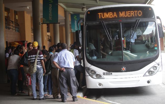 Comienza arbitraje entre operadores y empresa Mi Bus para definir pago de horas extras e indemnización