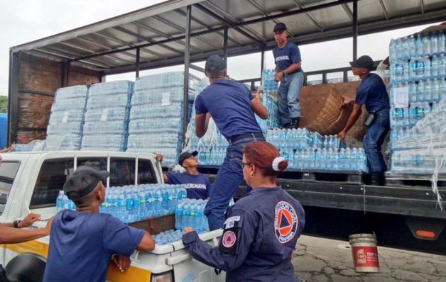 Distribuyen 85 mil botellas de agua