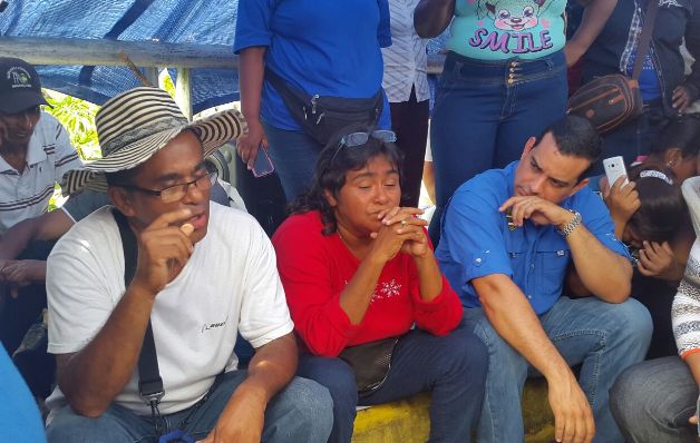 Presidente envió emisarios para comenzar a negociar. / Leonardo Machuca G. Miles resultan afectados por cierre de vías en Bocas