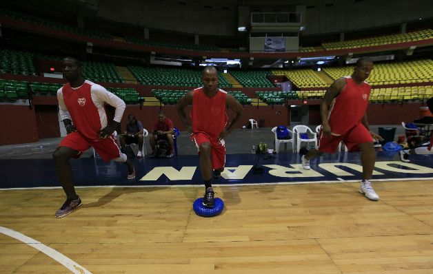 Todas las categorías de baloncesto nacional se encuentran entrenando en las instalaciones de la Arena Roberto Durán, de cara a sus próximos compromisos de carácter internacional. Vino a poner su granito de arena