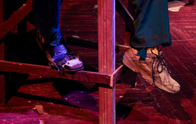 Hay que estar en sus zapatos para entenderlos. Comedia 'La farsa de un centavo'