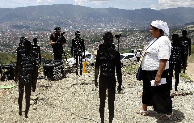 Identificarán a las víctimas mediante exámenes de ADN. / EFE Colombia inició la mayor exhumación de su historia