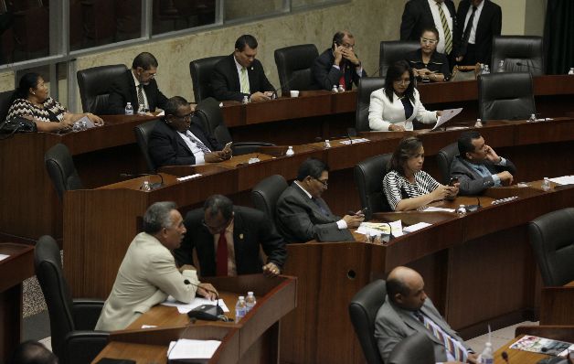 Diputados se burlan de la Constitución 