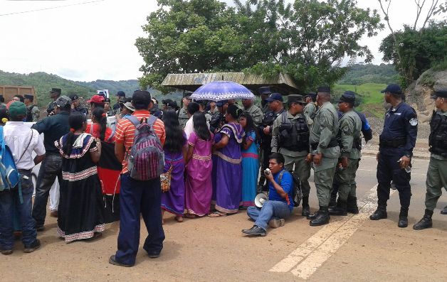 Ngäbes rompen el diálogo y protestan en Interamericana 