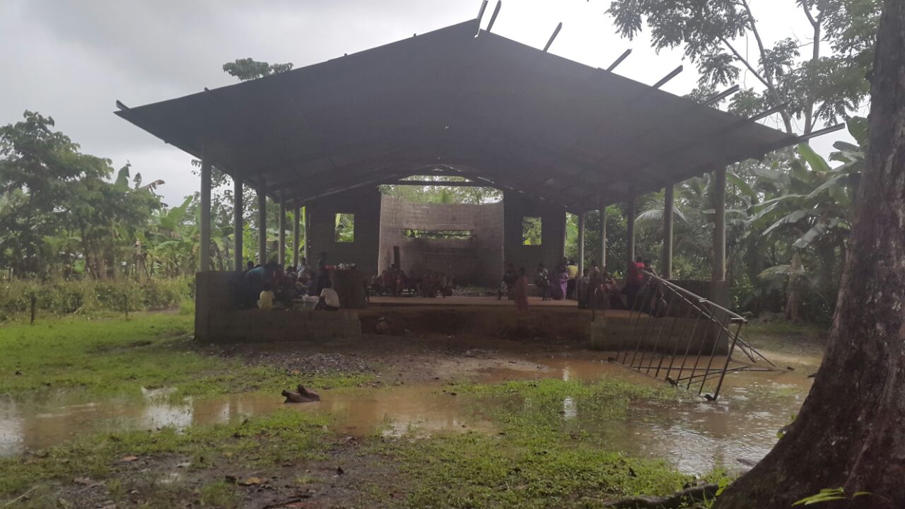 En Teobroma, unas 30 familias fueron alojados inicialmente en la iglesia Fuente de Agua Viva / Foto: Leonardo Machuca