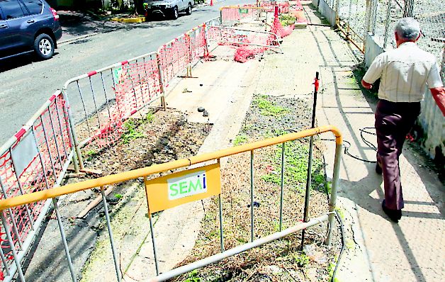 Esta escena se repite en varios puntos de Obarrio. / Víctor Arosemena Clientes pagan por obras de soterramiento que no ven