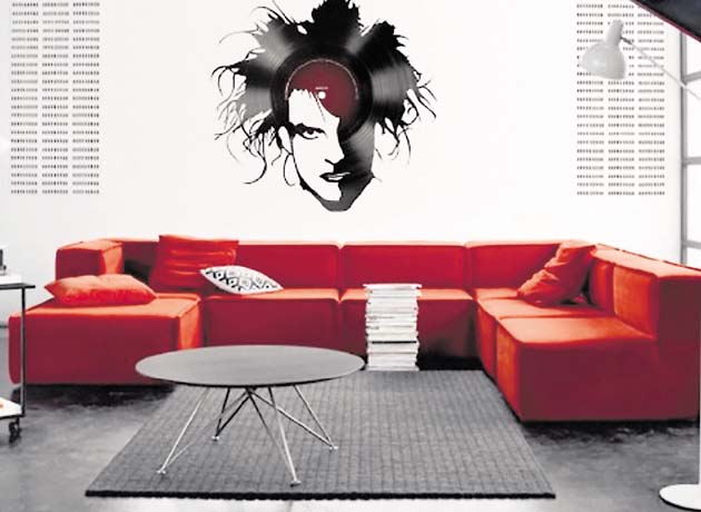 Muebles en rojo son ideales para crear contraste en el espacio.