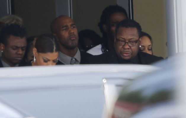 Bobby Brown en el funeral. Íntima despedida a Bobbi Kristina