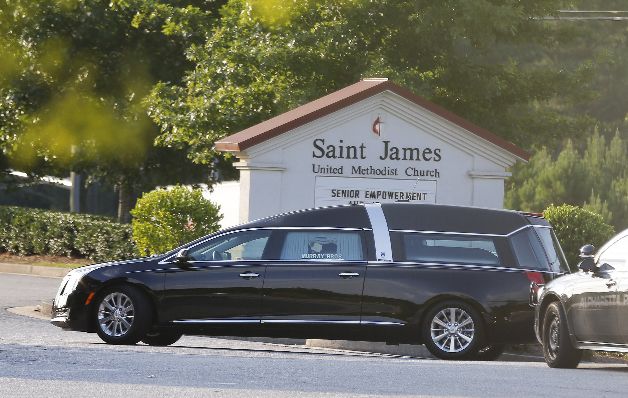 Llegada del cuerpo de Bobbi. Íntima despedida a Bobbi Kristina