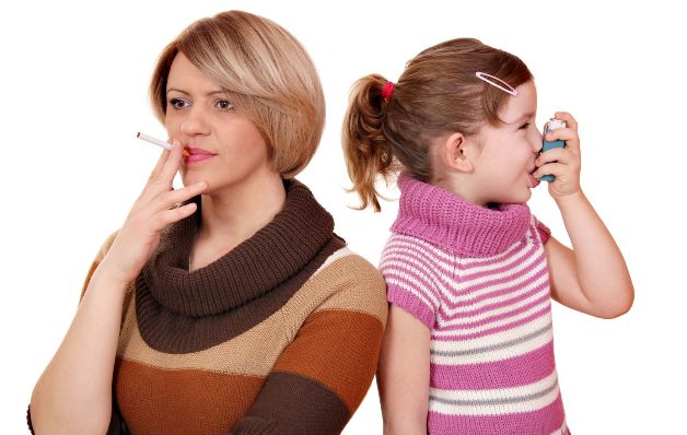 Aleje a los niños del humo del cigarrillo o tabaco. Es mortal. ¡Tranquilos! Es una enfermedad manejable