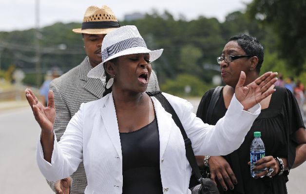 Leolah Brown habló con los medios el sábado. Polémico último adiós a Bobbi 'Krissi'