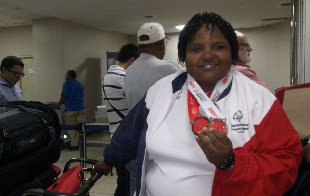 Nitzeyda Gálvez mostró con orgullo las medallas ganadas. / Anayansi Gamez ¡Gracias por ser nuestros héroes!