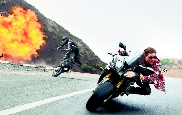 Persecuciones en moto, autos y aéreas regresan a la saga. Acción, adrenalina, misterio y espionaje
