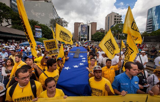 Tienen miedo de salir a la calle por la inseguridad. / EFE Condenan la inseguridad y la escasez en Venezuela