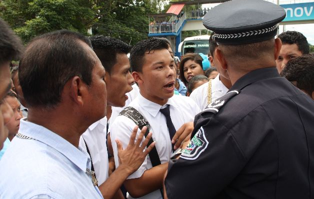 En ambos turnos los estudiantes dieron su voz de protesta. / Pablo Castillo Docentes y estudiantes demandan reparaciones de planteles educativos