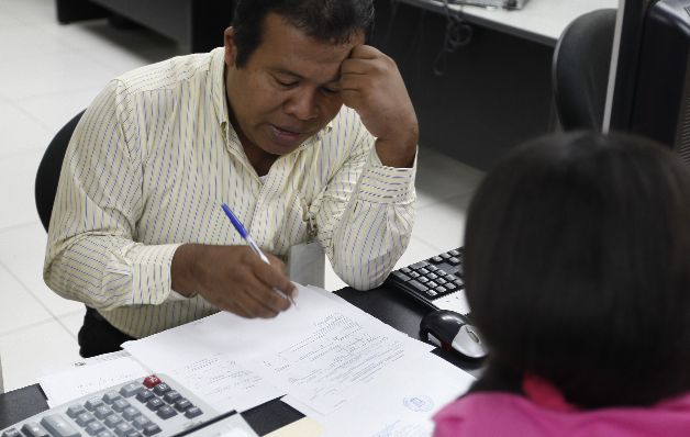 Hay unos 20,000 funcionarios jubilados trabajando para el Estado. / Archivo Planes del Gobierno sobre funcionarios crean zozobra