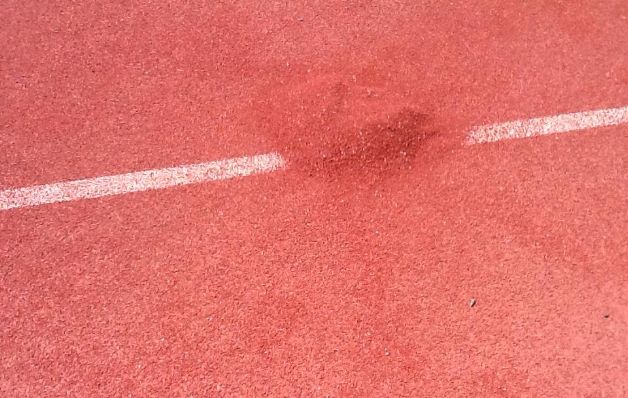 Las imperfecciones en la pista se repiten a lo largo de la misma. POR ESTO PROTESTAN