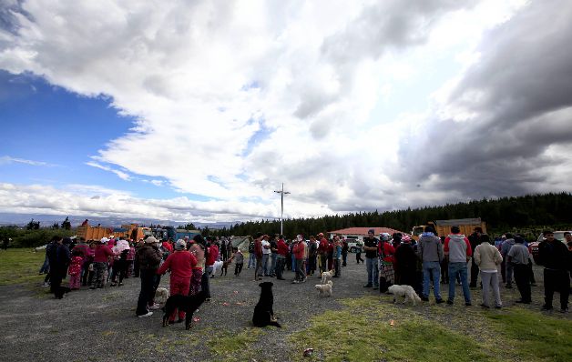 Pobladores de Santa Rita cumplen con la medida de evacuación. / EFE Ecuador, en emergencia por actividad del volcán Cotopaxi