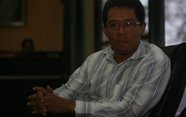 Edilberto González Trejos. En Jammíng poético el 18 a las 6p.m. La industria editorial coquetea con lectores