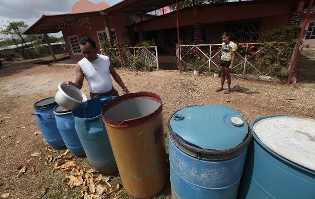 Todavía hay gente que tiene que recoger agua en tanque. 'Promesas de Juan C. Varela se han convertido en mentiras'