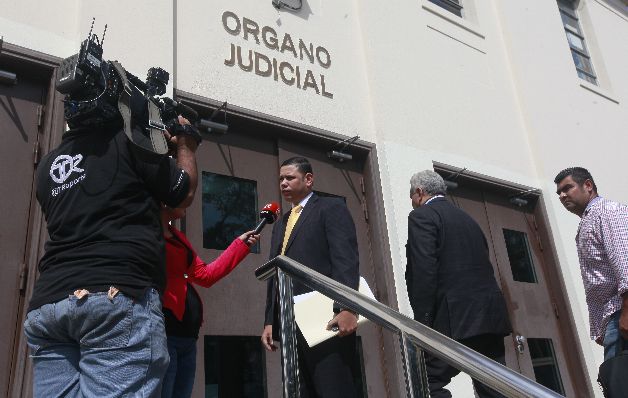 Abogados de la defensa, durante la fase de alegato en la audiencia preliminar sobre el espionaje telefónico, sustentaron las irregularidades que a su juicio fueron cometidas por los funcionarios de instrucción. / Edwin González Abuso de medida cautelar abarrota cárceles del país