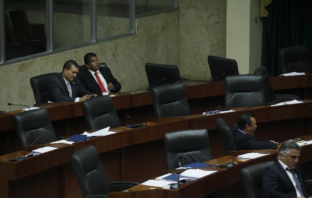 Varios diputados se ausentaron ayer de la sesión del Pleno. / Edwin González Argumentos de Aguilera no convencen a los diputados