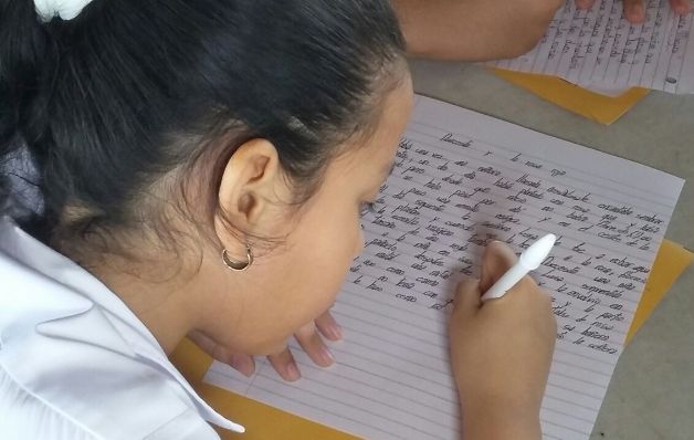Pichones de escritores en plena faena