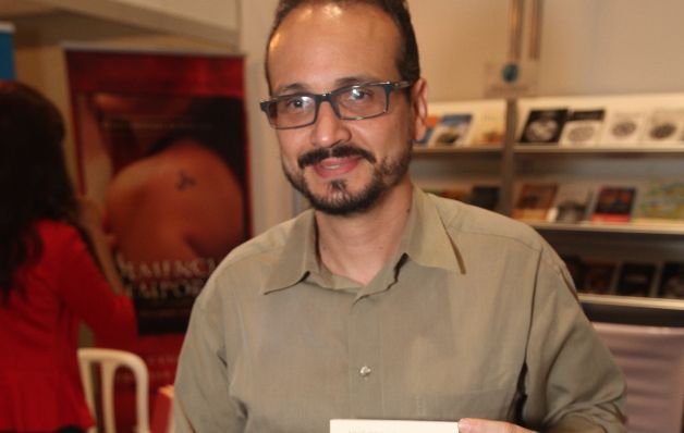 Sus libros ayudan a gravitar hacia  bien 