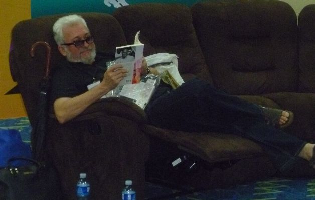 César Young Núñez, maestro de la poesía
