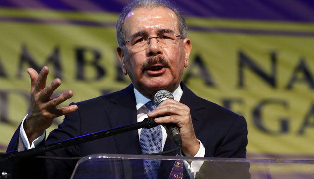Danilo Medina oficializa su reelección